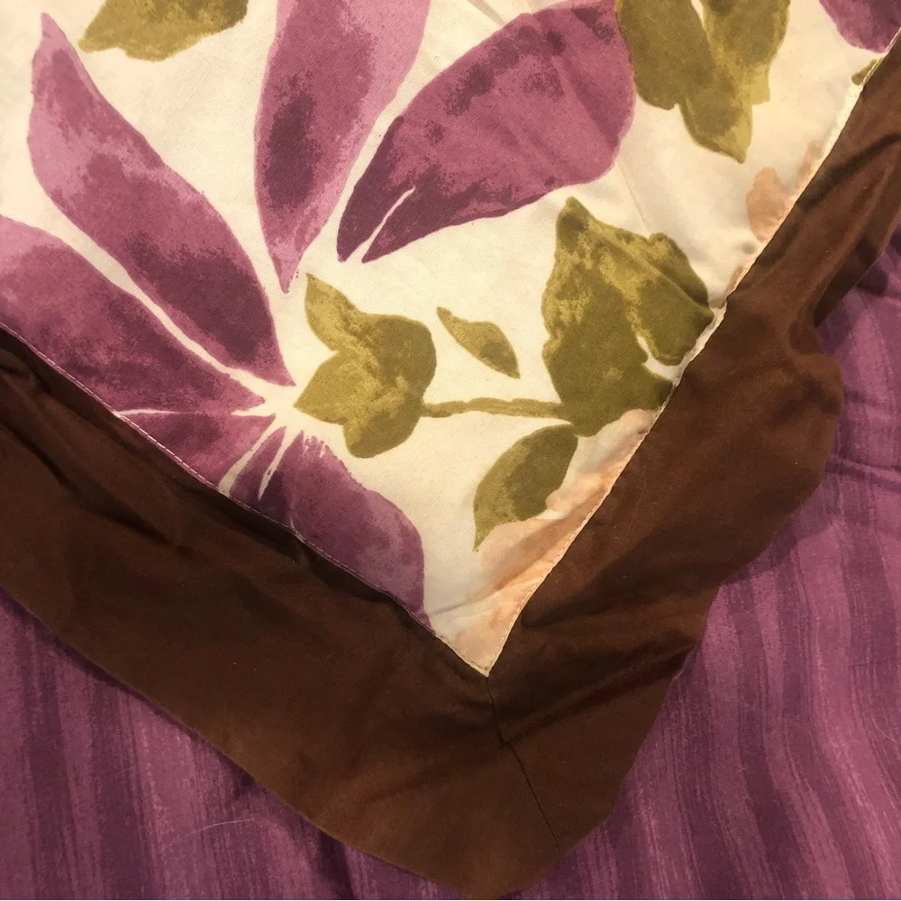 Queen comforter and 2 shams